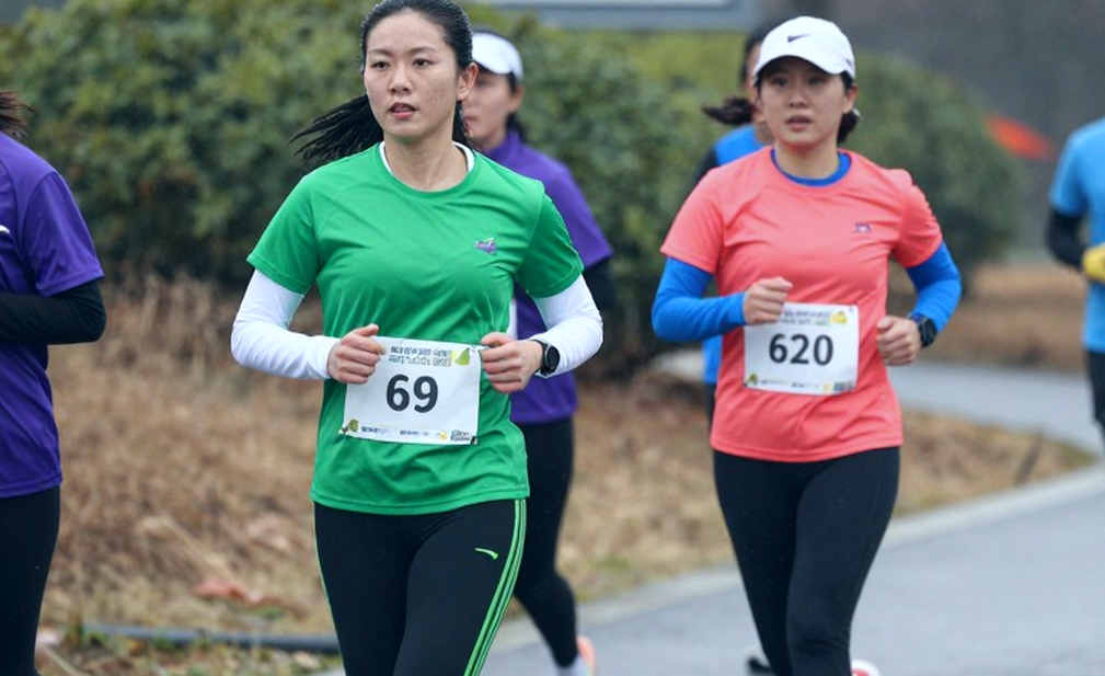 Amy Hunt chạm đỉnh phong độ tại Brussels: 22,16 giây, cú nước rút cuối mùa và tín hiệu bứt tốc ở Budapest