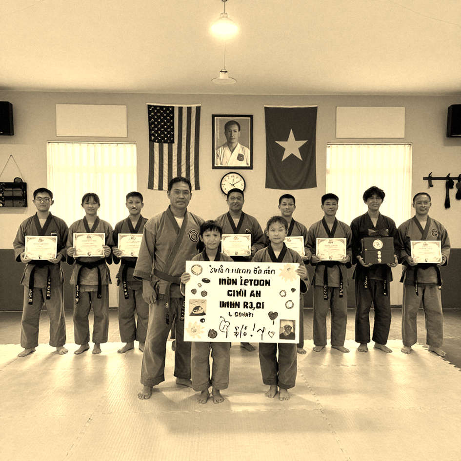 Chín chiều phân tích, một trang giấy trắng: khoảng lặng dữ liệu của làng thể thao điện tử