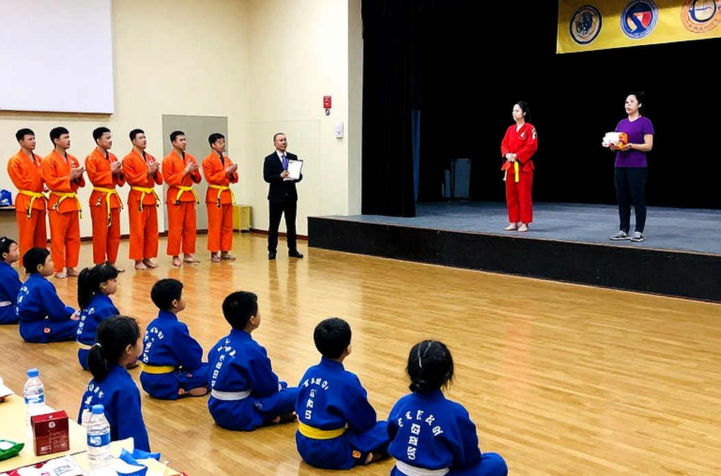 Những mảnh rác ở Rostov và nhịp đập của một cộng đồng không chịu buông tay